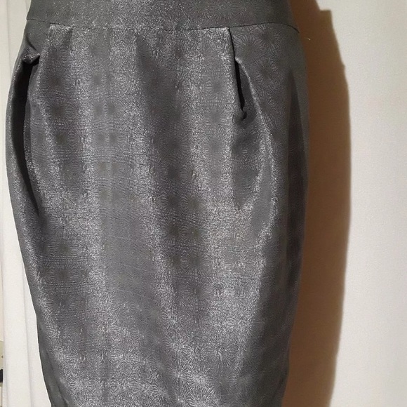 EUC! VALENTINO 💯% authentic silk blend skirt - Picture 2 of 6